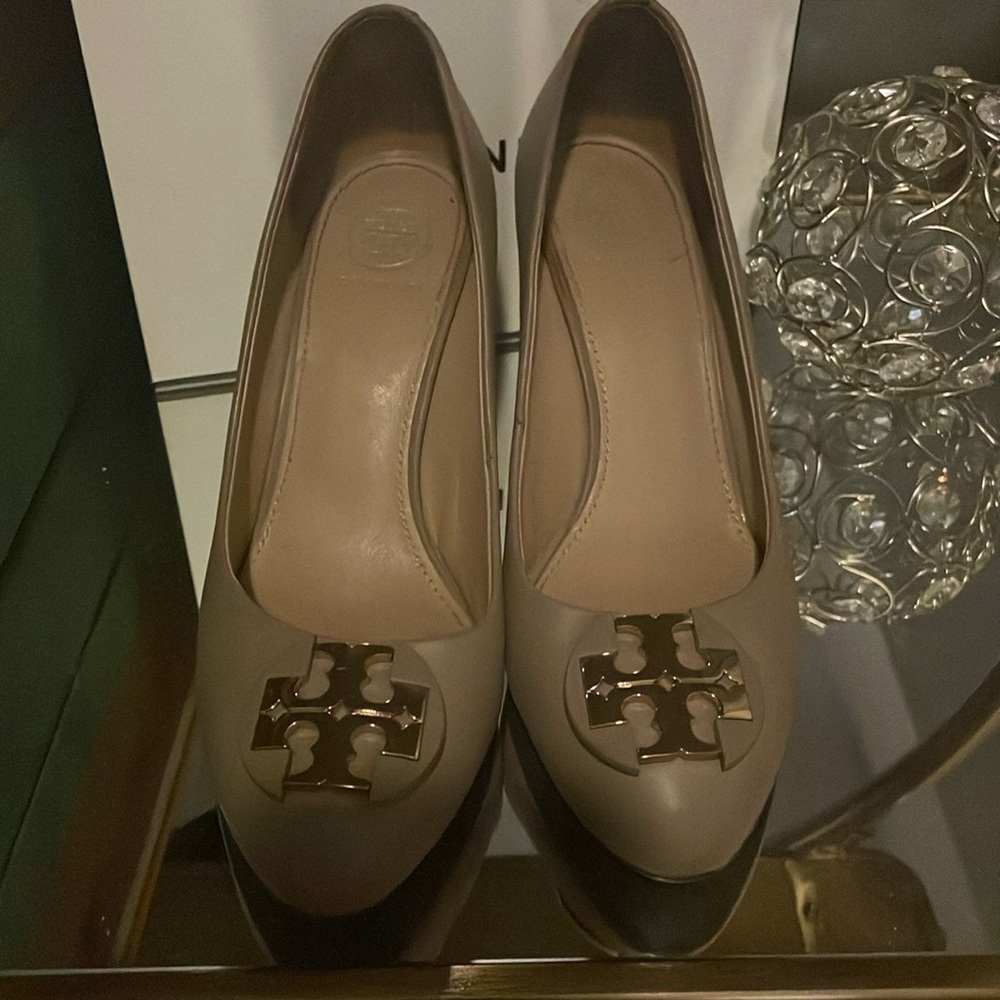 Like new Tory Burch, wedge shoes